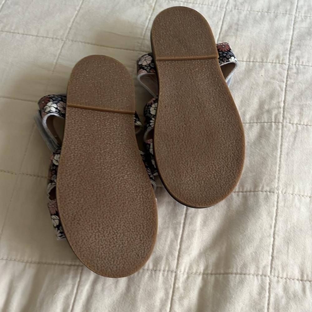 New Piper Finn sandals - Picture 3 of 3